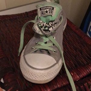 EUC Converse women’s mint green and grey size 8